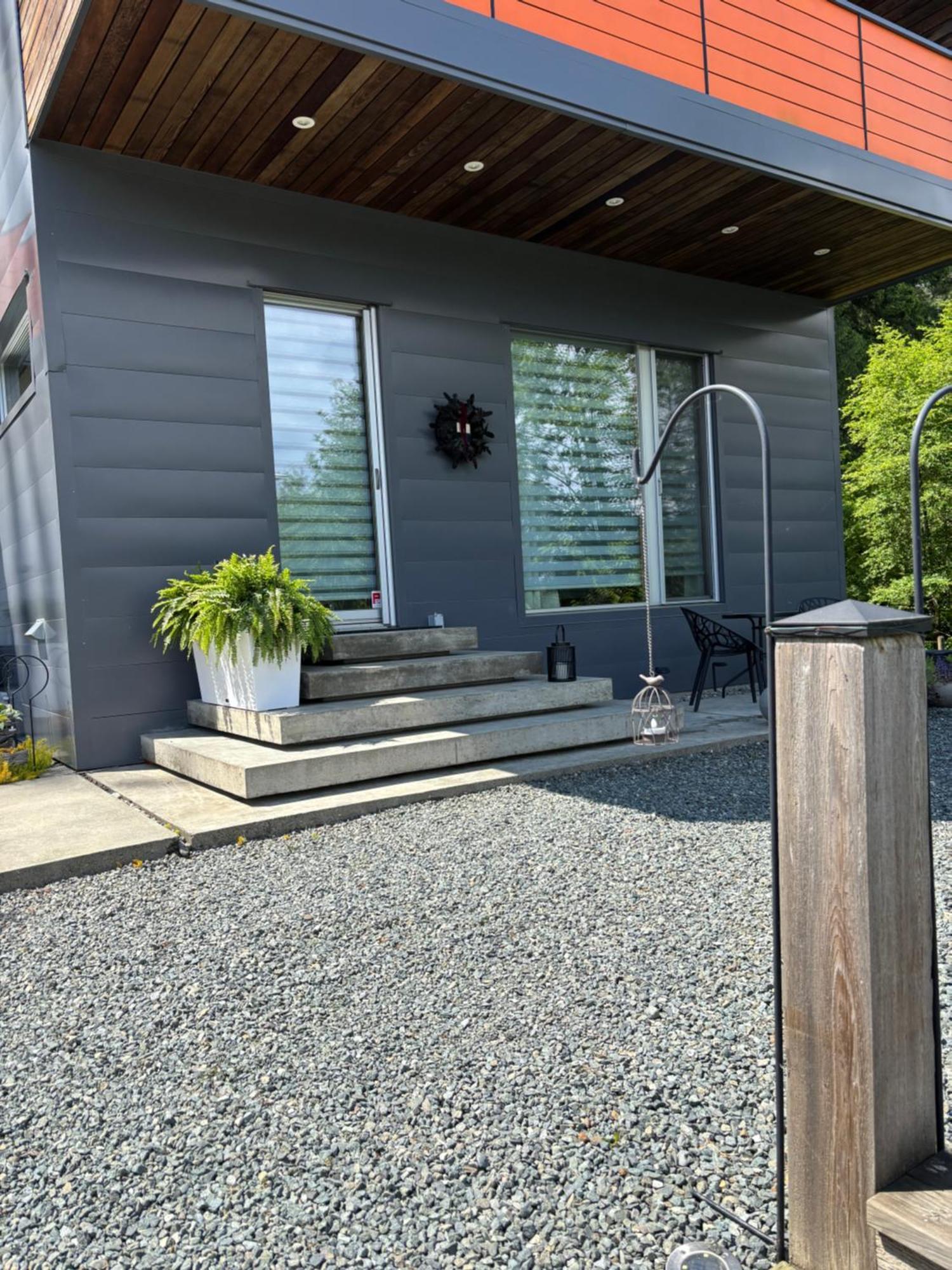 The Cube Apartment Cowichan Bay Exterior photo